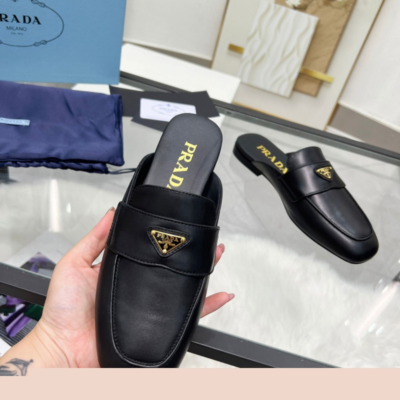 Pra*a slippers